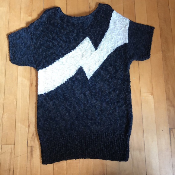 Liz Claiborne vintage short sleeve sweater. - Picture 3 of 6